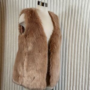 Leyla dusty pink faux fur vest sz M